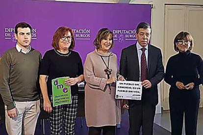 (De izq. a dcha), Adrián Serna, Paloma García, Montse Aparicio, Isaac Angulo y Conchi Núñez, tras la presentación.-ECB