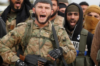 Soldados del ELS durante la ofensiva turca en Afrín.-/ OSMAN ORSAL (REUTERS)