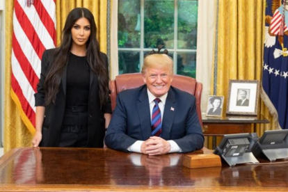 Donald Trump ha dibundido en Twitter una imagen de su gran reunión con Kim Kardashian en la Casa Blanca-EL PERIÓDICO
