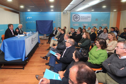 La reunión de la junta directiva para la celebración del XIV Congreso Provincial tuvo lugar ayer.-ISRAEL L. MURILLO