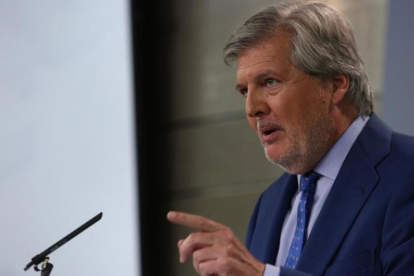 El portavoz del Gobierno, Íñigo Méndez de Vigo, este viernes en rueda de prensa.-DAVID CASTRO