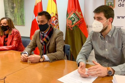 Pardo, De la Rosa y Jurado comparecieron para dar explicaciones sobre el contrato con el VIII Centenario. PSOE