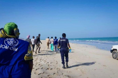 Búsqueda de sobrevivientes del naufragio de dos embarcaciones con migrantes en las costas de Godoria, Yibuti.-AFP OIM