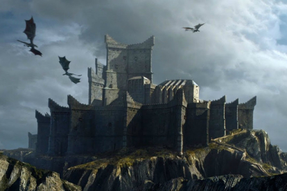 Dragones sobrevuelan la fortaleza de Rocadragón, un escenario recreado en San Juan de Gaztelugatxe