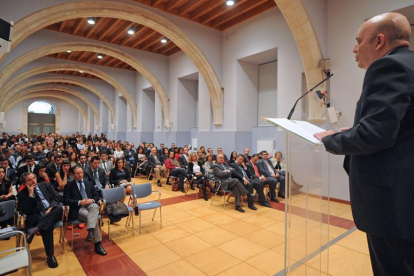 El director del centro, Antonio Granados, en un momento de la intervención, ayer, en el Monasterio de San Agustín.-ISRAEL L. MURILLO