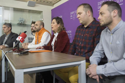 Representantes de varias empresas junto a la presidenta de Burgos Alimenta, Montserrat Aparicio.-RAÚL G. OCHOA