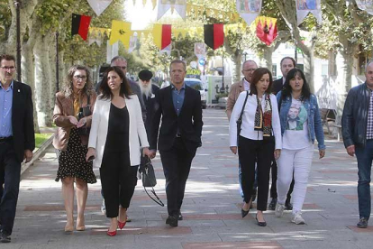 Los aspirantes a representar al PSOE burgalés en el Congreso y al Senado registraron ayer sus candidaturas en el Palacio de Justicia.-RAÚL G. OCHOA