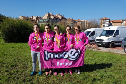 Componentes del equipo sub 20 femenino del Image FDR que logró el bronce en el Nacional de clubes-ECB