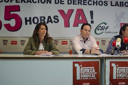 Silivia Cámara (CSI-F), Joaquín Porres (UGT) y Marcos Citores (CCOO), durante la rueda de prensa de ayer.-SERGIO ISAR
