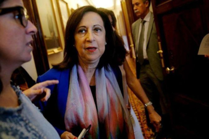 La portavoz del PSOE en el Congreso, Margarita Robles, a su salida de la Junta de Portavoces el pasado 3 de octubre.-JOSÉ LUIS ROCA