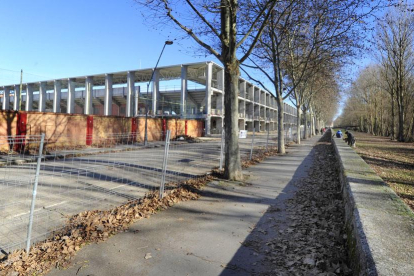 La urbanización exterior del Estadio municipal del Plantío, en la avenida Arlanzón, está en los planes inmediatos.-ISRAEL L. MURILLO