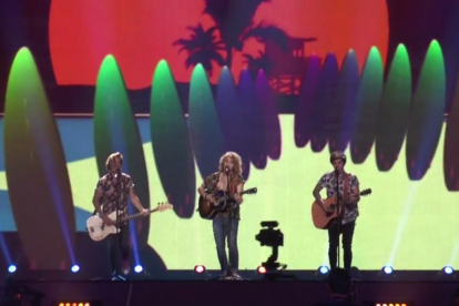 Manel Navarro, representante de TVE en el Festival de Eurovisión, durante su primer ensayo en el certamen, que se celebrará en Kiev el próximo sábado, 13 de mayo.-
