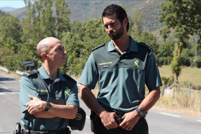 Pepe Viyuela y Rubén Cortada, protagonistas de la serie de TVE 'Olmos y Robles'.-