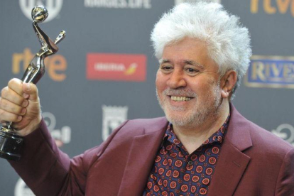 Pedro Almodóvar recibe el Premio Platino al mejor director.-JUAN NAHARRO GIMENEZ