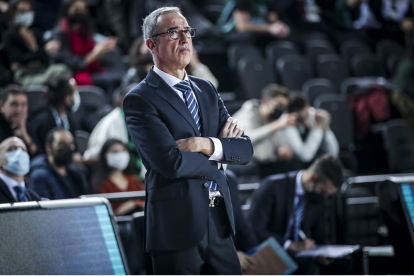 Paco Olmos, durante el partido del pasado martes en Turquía. FIBA