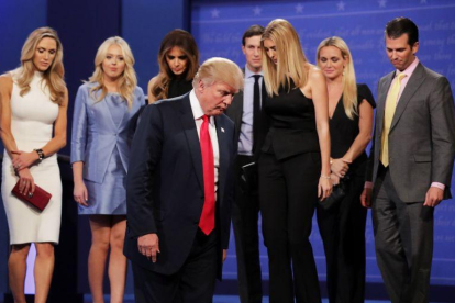 Trump, con sus familiares, tras el debate.-CHIP SOMODEVILLA / AFP