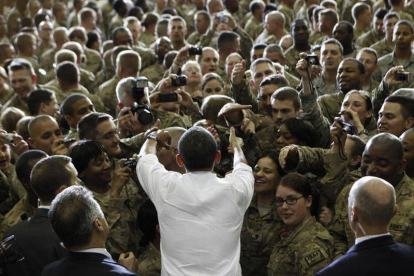 El presidente de EEUU, Barack Obama, con las tropas norteamericanas destinadas en Afganistán en 2012.-Foto: REUTERS / KEVIN LAMARQUE