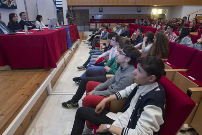Momento de la conferencia de María Pe Pereira antes de la entrega de diplomas.-RAÚL G. OCHOA