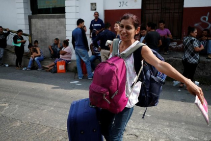 Una refugiada nicaragüense llegando a México.-JOSÉ CABEZAS (REUTERS)