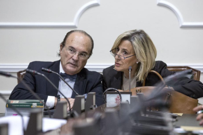 Asunción Barberá, en la comisión municipal de investigación sobre la gestión del PP en el Ayuntamiento de Valencia.-EFE / MANUEL BRUQUE