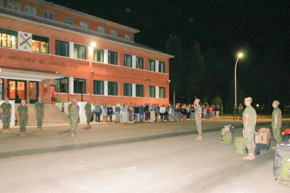 Los participantes en la misión, a su llegada al cuartel del RACA-11 en la base Cid Campeador de Castrillo del Val. ECB