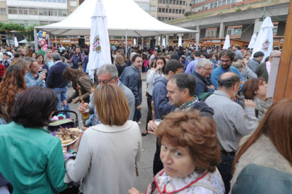 Zona de casetas de la Feria de Tapas en la plaza de España.-ISRAEL L. MURILLO