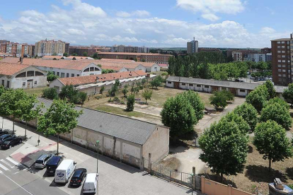 Vista del terreno del parque de Artillería que el Ayuntamiento quiere permutar por varias parcelas municipales.-ISRAEL L. MURILLO