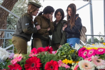 Familiares lloran al soldado de 20 años Yael Yekutiel.-AFP / JACK GUEZ
