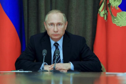 Putin, durante su reunión con altos oficiales del Ejército, en Sochi, este viernes.-REUTERS