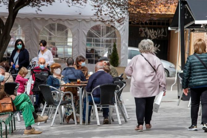 Los establecimientos hosteleros cerrarán de nuevo su interior en Burgos, que registra los peores datos provinciales de la Comunidad. SANTI OTERO