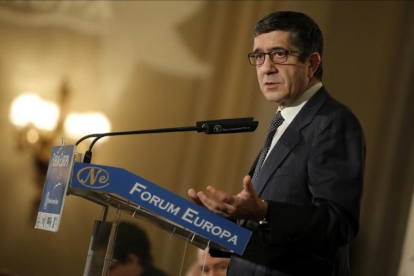 Patxi López, durante una conferencia en el Fórum Europa, este viernes en Madrid.-JOSE LUIS ROCA