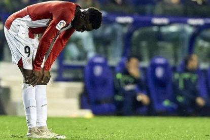 Iñaki Williams revela su deseperación en el último partido liguero liguero en el campo del Levante, donde el Athletic sucumbió por 3-0.-GETTY IMAGES