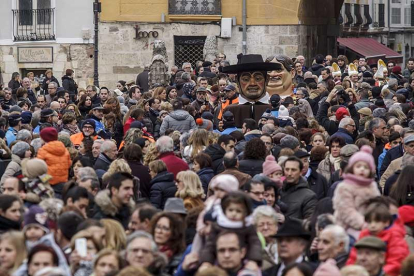 Cientos de burgaleses disfrutan de la fiesta de San Lesmes.-SANTI OTERO