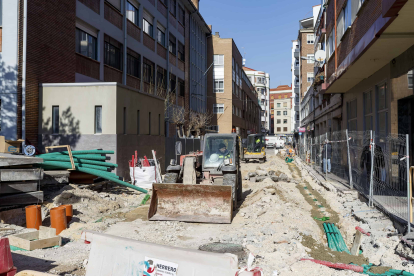 Trabajos para peatonalizar la calle San Julián en Burgos. SANTI OTERO