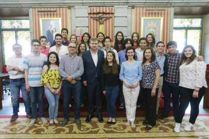 Javier Lacalle con los alumnos y profesores de la Tec de Monterrey.-RAÚL G. OCHOA