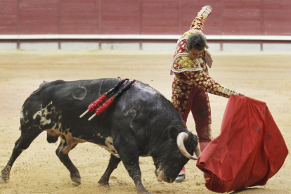 El Fandi, en uno de los festejos celebrados en el coso burgalés.-SANTI OTERO