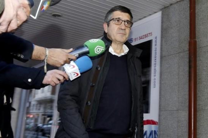 Patxi López, a su llegada al comité federal del PSOE, en Madrid, el pasado 27 de diciembre.-JUAN MANUEL PRATS