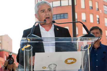 El presidente de la Asociación de Víctimas del Terrorismo de Castilla y León, Sebastián Nogales, durante su intervención. FOTOS: TOMÁS ALONSO