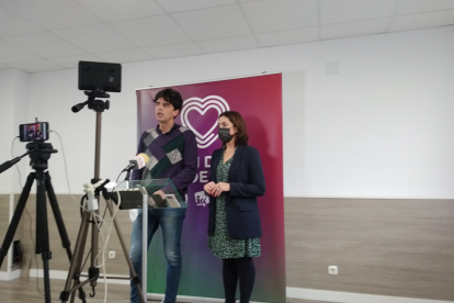 Juan Gascón y Margarita Arroyo, de Unidas Podemos, hacen balance de la campaña electoral.