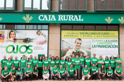 La oficina principal de Caja Rural de Zamora acoge el Día Solidario nacional a favor del Banco de Alimentos del equipo ciclista Caja RuralSeguros RGA y las cajas rurales, con motivo de la Vuelta Ciclista a España 2015-Ical