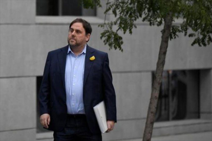 Oriol Junqueras acude a declarar a la Audiencia Nacional, el pasado 2 de noviembre, poco antes de ser encarcelado por orden judicial.-AFP / GABRIEL BOUYS