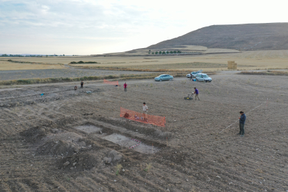 Prospección geofísica y excavación arqueológicas a los pies del Cerro Castarreño. ECB