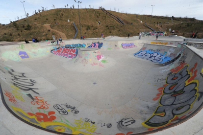 Skate park ubicado en el parque de San Isidro.-ISRAEL L. MURILLO