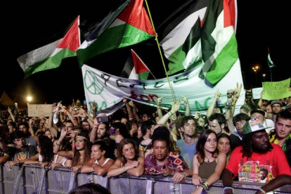 Parte del público que asistió al concierto de Matisyahu en el rototom, en la madrugada del sábado al domingo.-Foto: HEINO KALIS / REUTERS