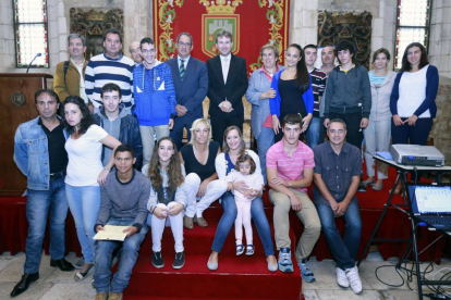 Foto de familia de los participantes en los últimos programas de formación con los responsables políticos.-RAÚL G. OCHOA