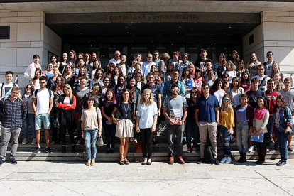 Imagen de los estudiantes internacionales en el acto de bienvenida.-ECB