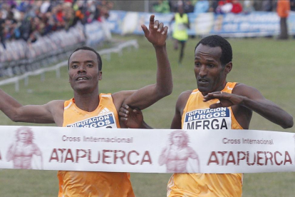Edris y Merga protagonizaron un apretado sprint en 2014.-SANTI OTERO