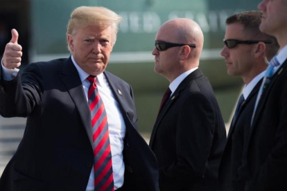 Donald Trump antes de tomar el Air Force One.-/ AFP / SAUL LOEB