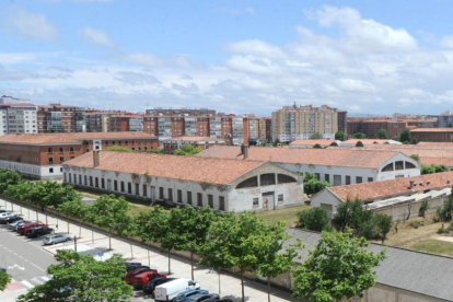 Imagen de las edificaciones que forman parte del conocido como parque de Artillería desde la calle Severo Ochoa.-ISRAEL L. MURILLO