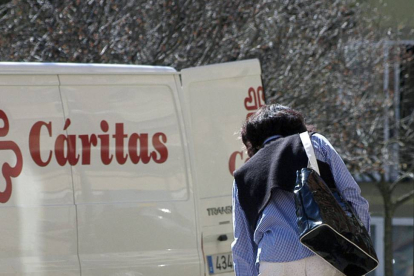 Organizaciones como Cáritas y Cruz Roja son el recurso más cercano para personas sin ingresos.-RAÚL G. OCHOA